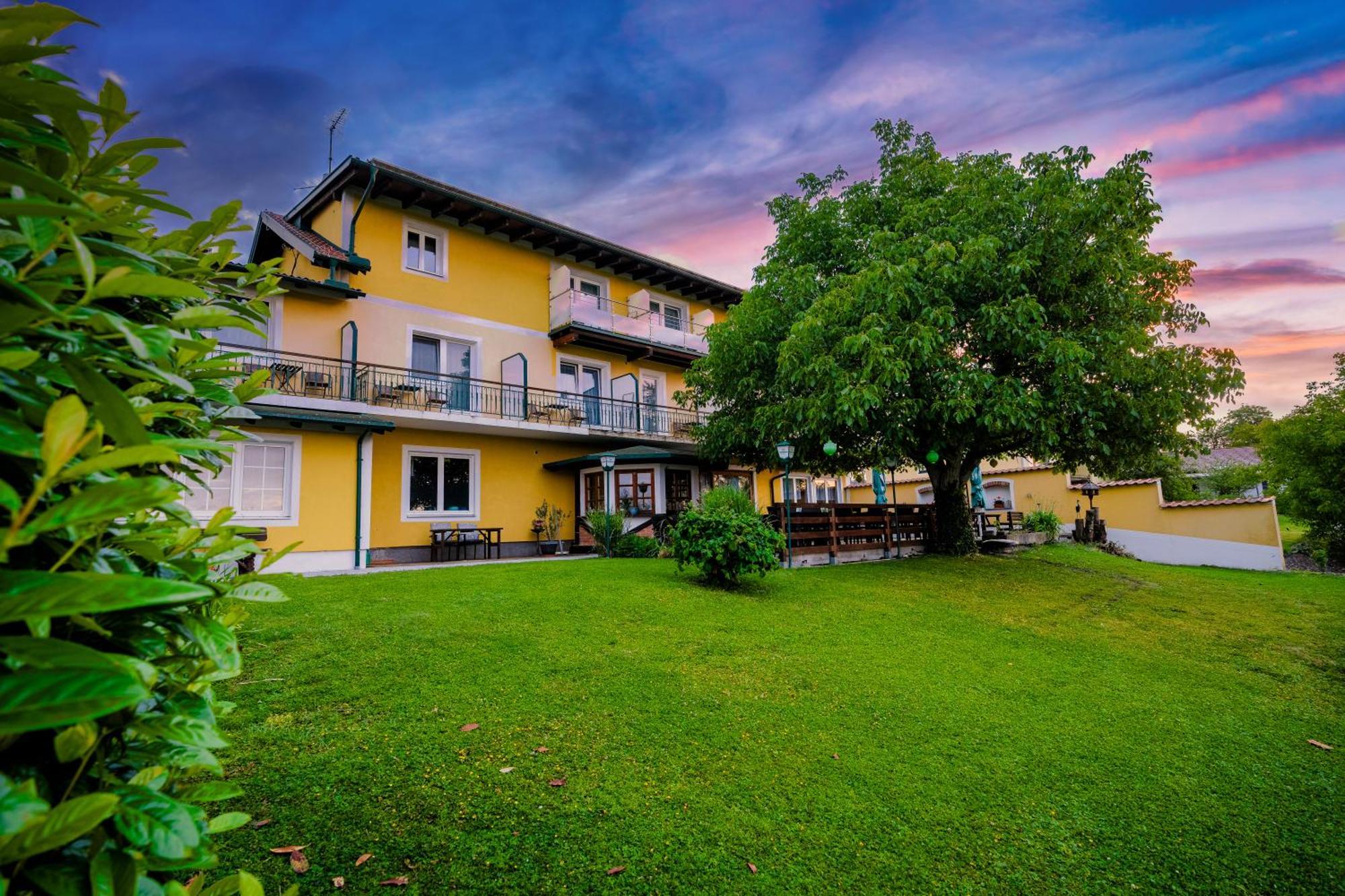 Pension Baumgartner-Berghof Obernberg am Inn ภายนอก รูปภาพ