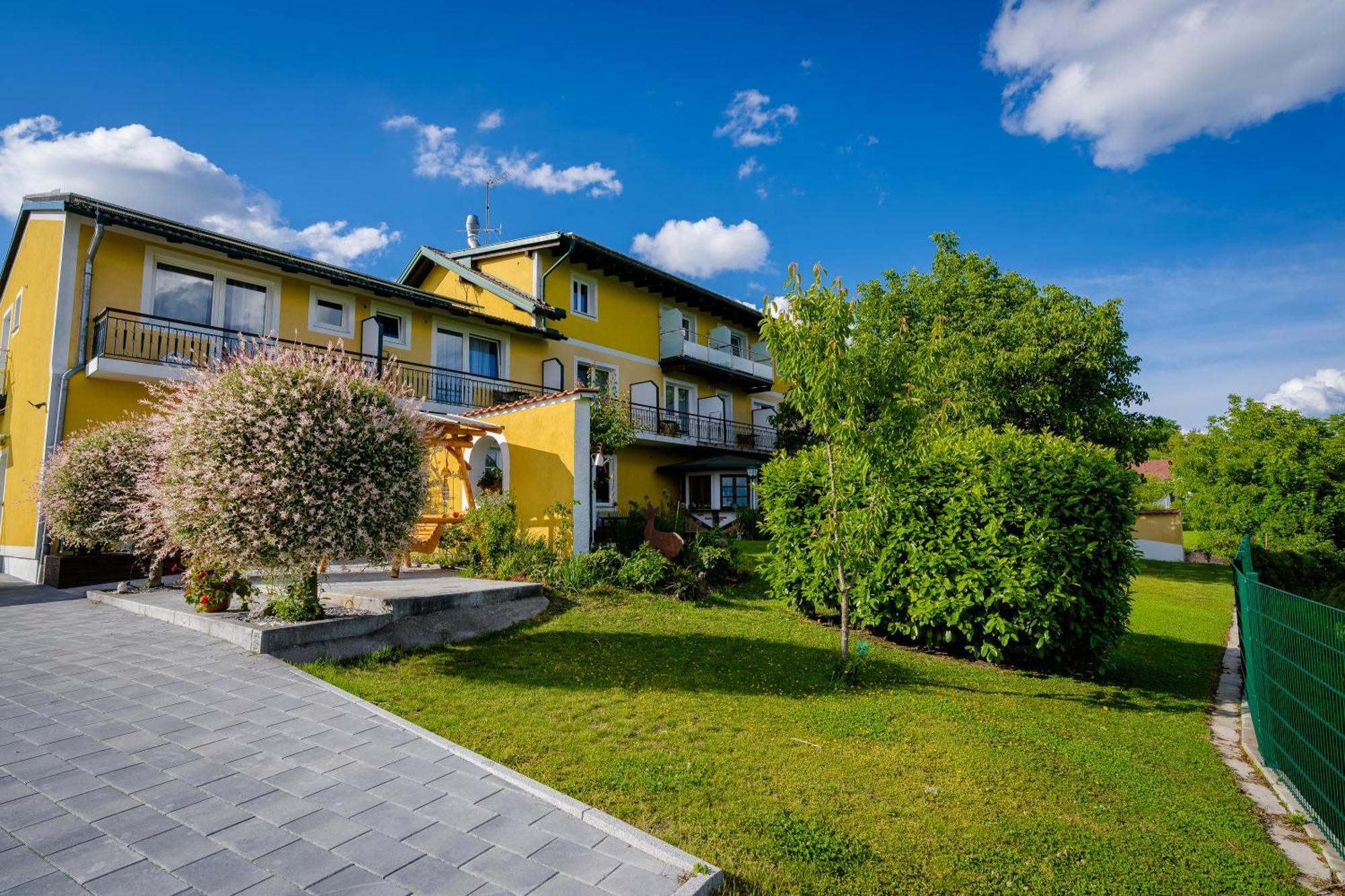 Pension Baumgartner-Berghof Obernberg am Inn ภายนอก รูปภาพ